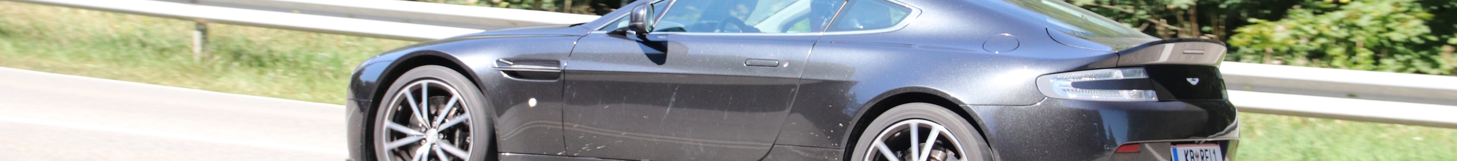 Aston Martin V8 Vantage 2012
