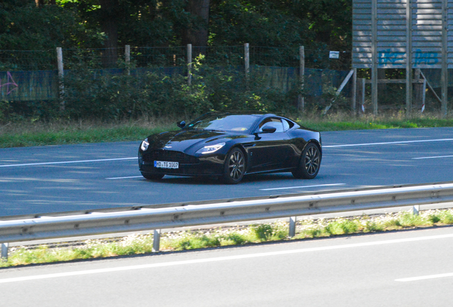 Aston Martin DB11