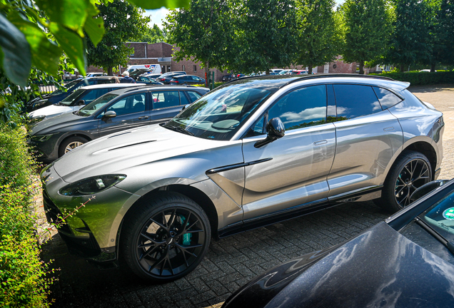 Aston Martin DBX707