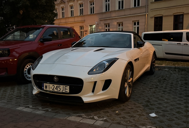 Jaguar F-TYPE R Convertible 2017