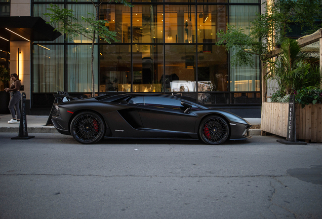 Lamborghini Aventador S LP740-4