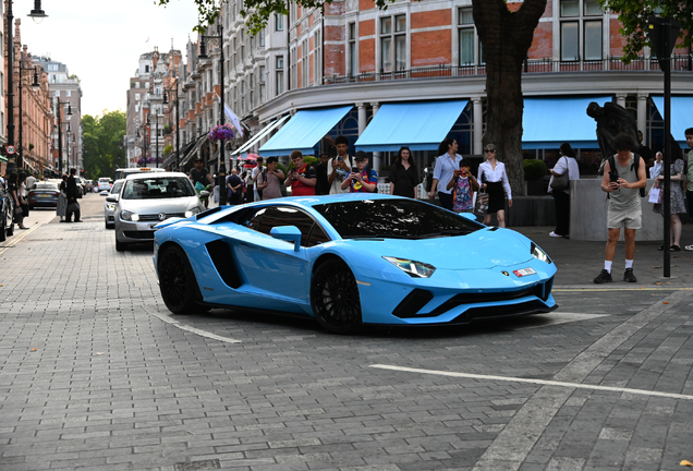 Lamborghini Aventador S LP740-4