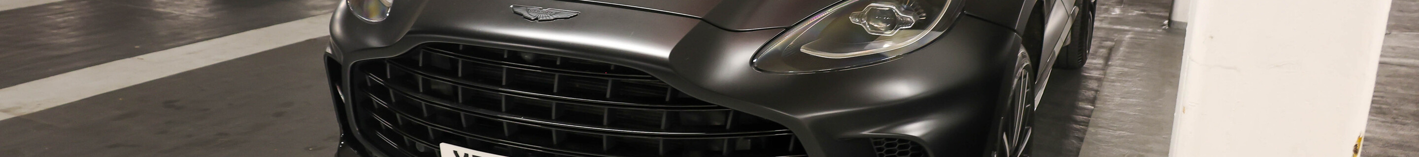 Aston Martin DBX707