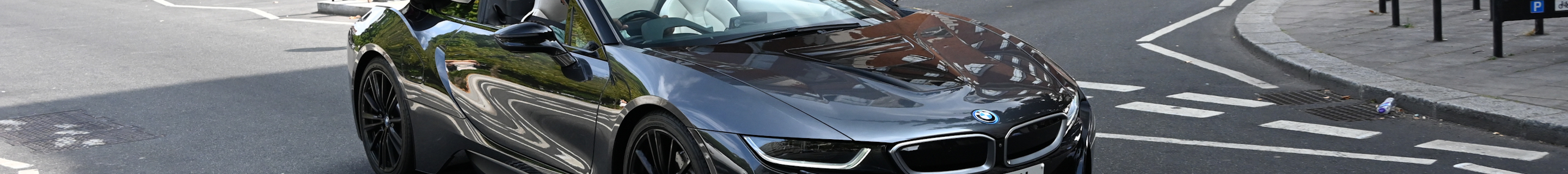 BMW i8 Roadster