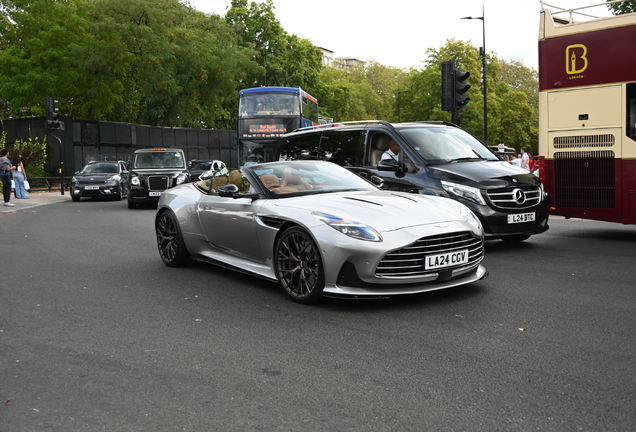Aston Martin DB12 Volante