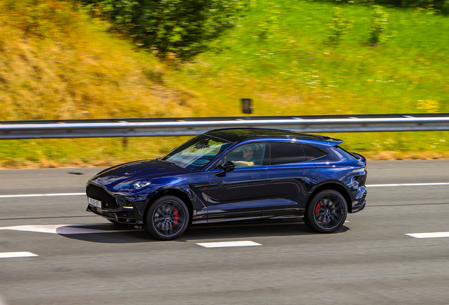 Aston Martin DBX S