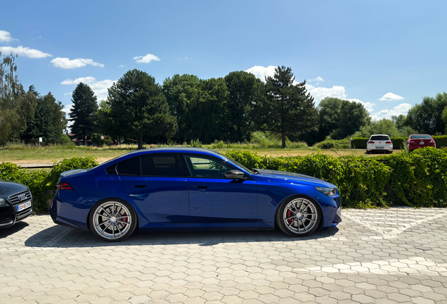 BMW M5 G90