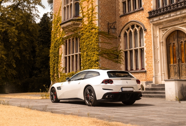 Ferrari GTC4Lusso T