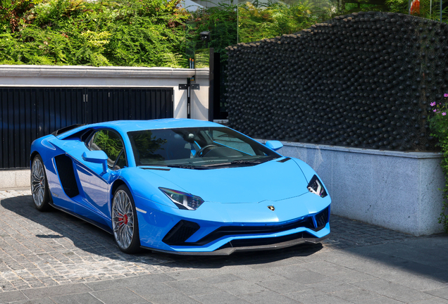 Lamborghini Aventador S LP740-4