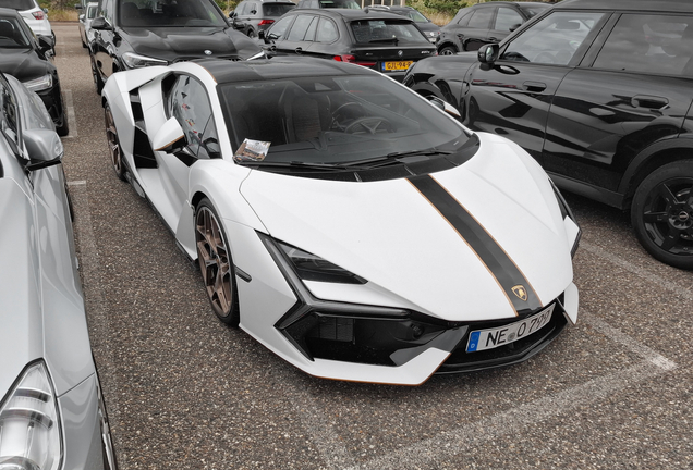 Lamborghini Revuelto