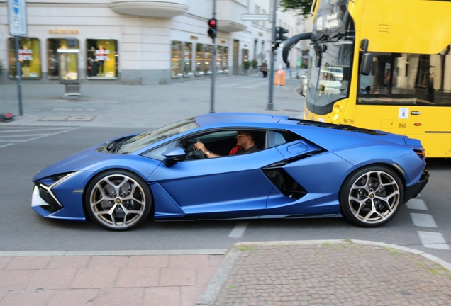 Lamborghini Revuelto