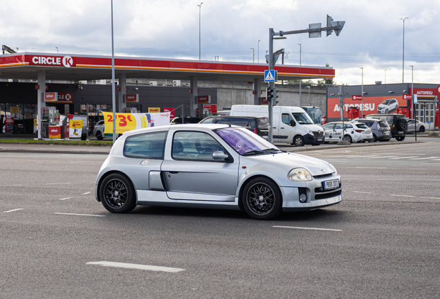 Renault Clio V6