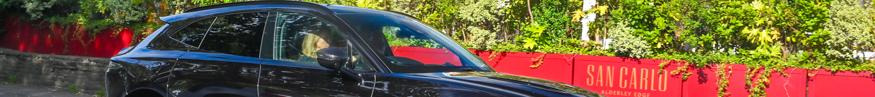 Aston Martin DBX S