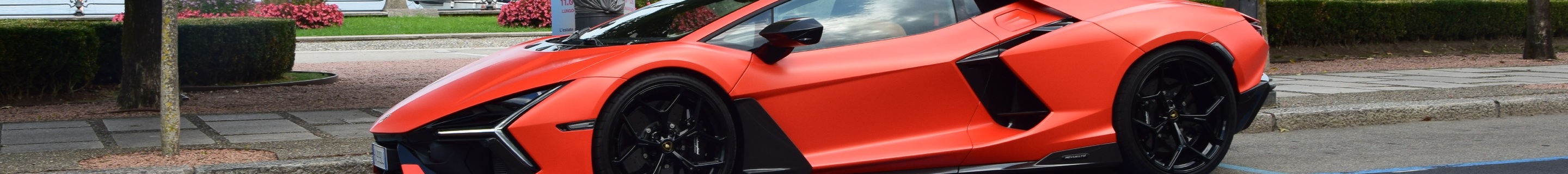 Lamborghini Revuelto