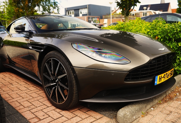 Aston Martin DB11 V8