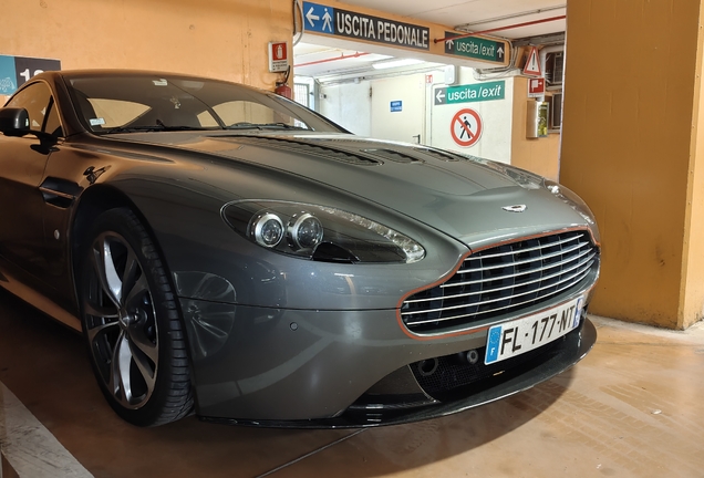 Aston Martin V12 Vantage