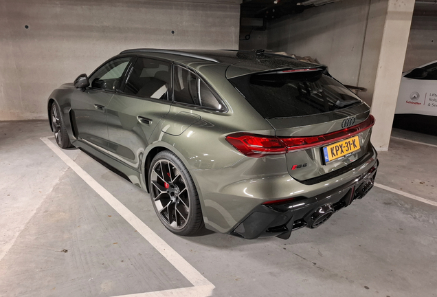 Audi RS5 Avant B10