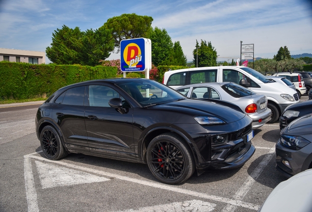 Porsche Macan EV Turbo