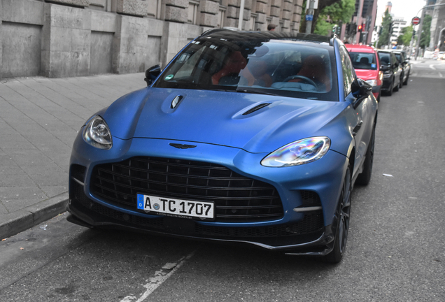 Aston Martin DBX707