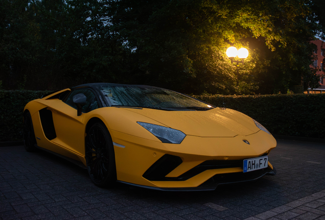 Lamborghini Aventador S LP740-4 Roadster