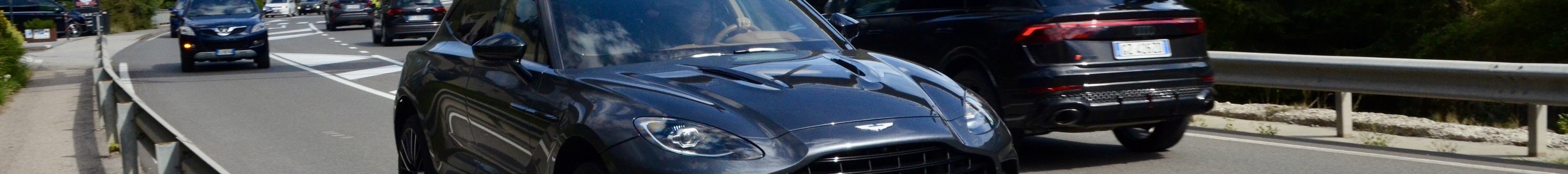 Aston Martin DBX707