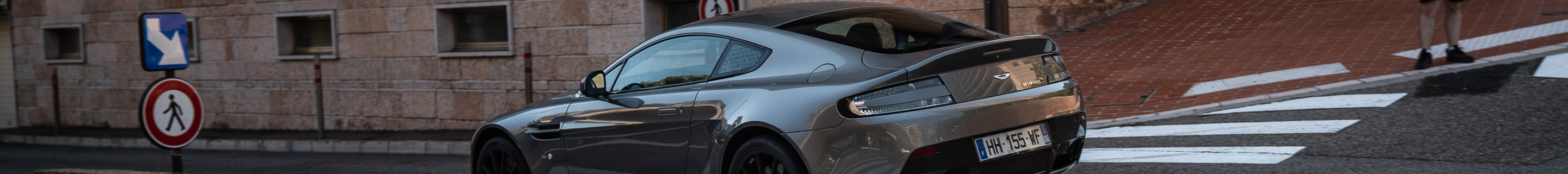 Aston Martin V12 Vantage