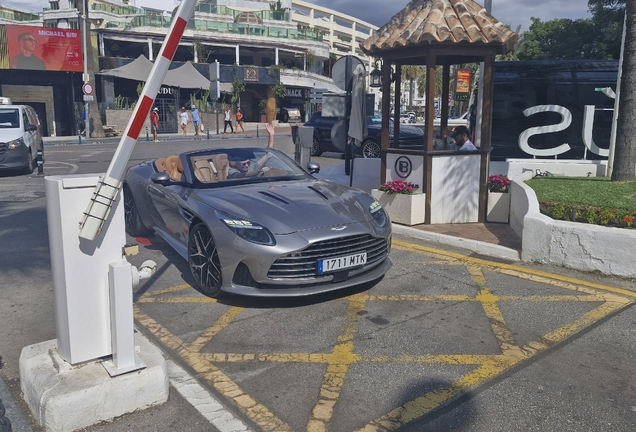 Aston Martin DB12 Volante