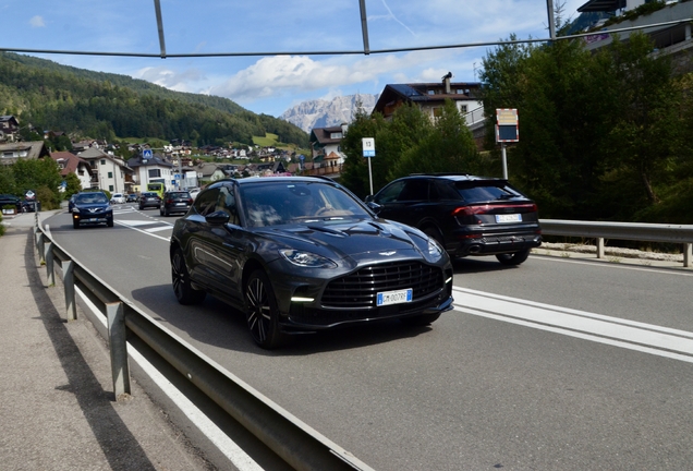 Aston Martin DBX707