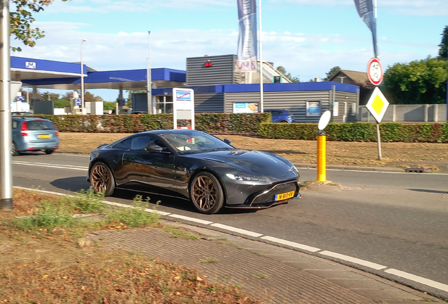 Aston Martin V8 Vantage 2018