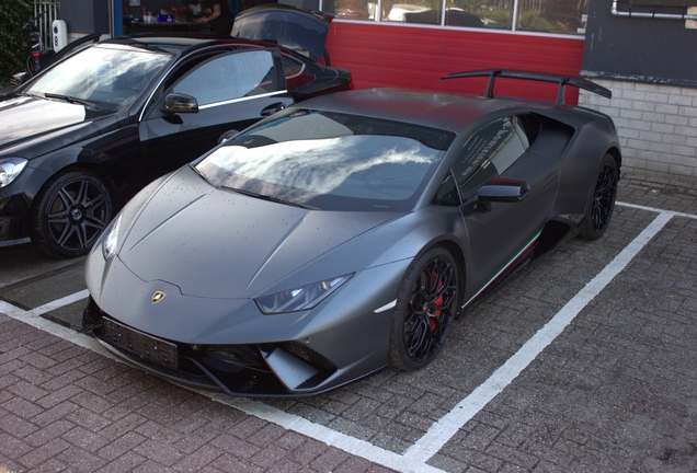Lamborghini Huracán LP640-4 Performante
