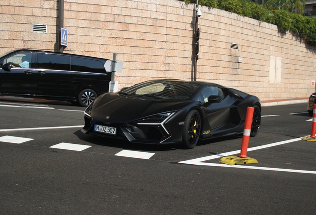 Lamborghini Revuelto