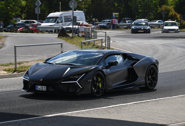 Lamborghini Revuelto