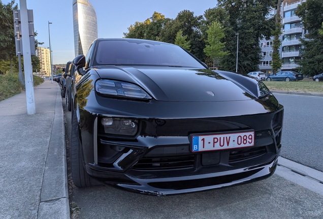Porsche Macan EV Turbo