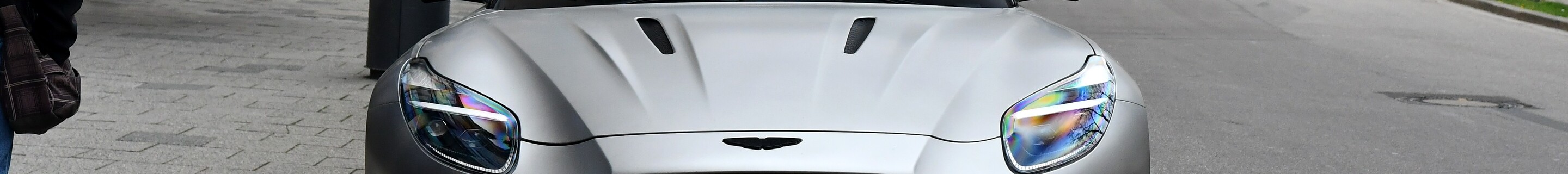Aston Martin DB12