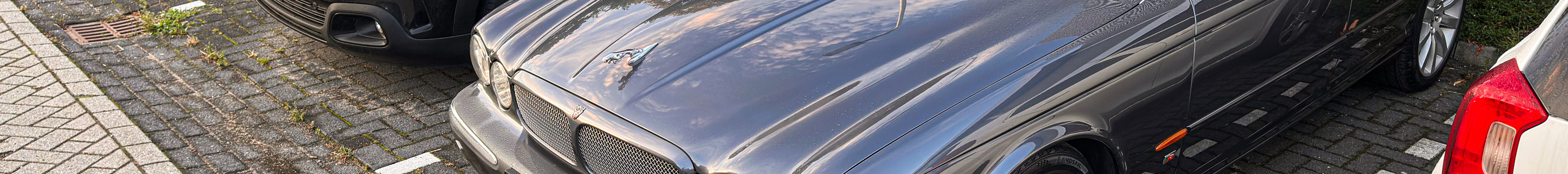 Jaguar XJR