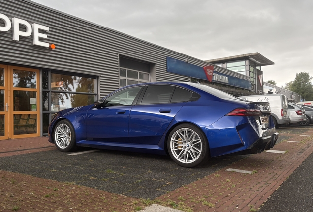 BMW M5 G90