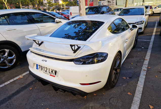 Porsche 718 Cayman GT4