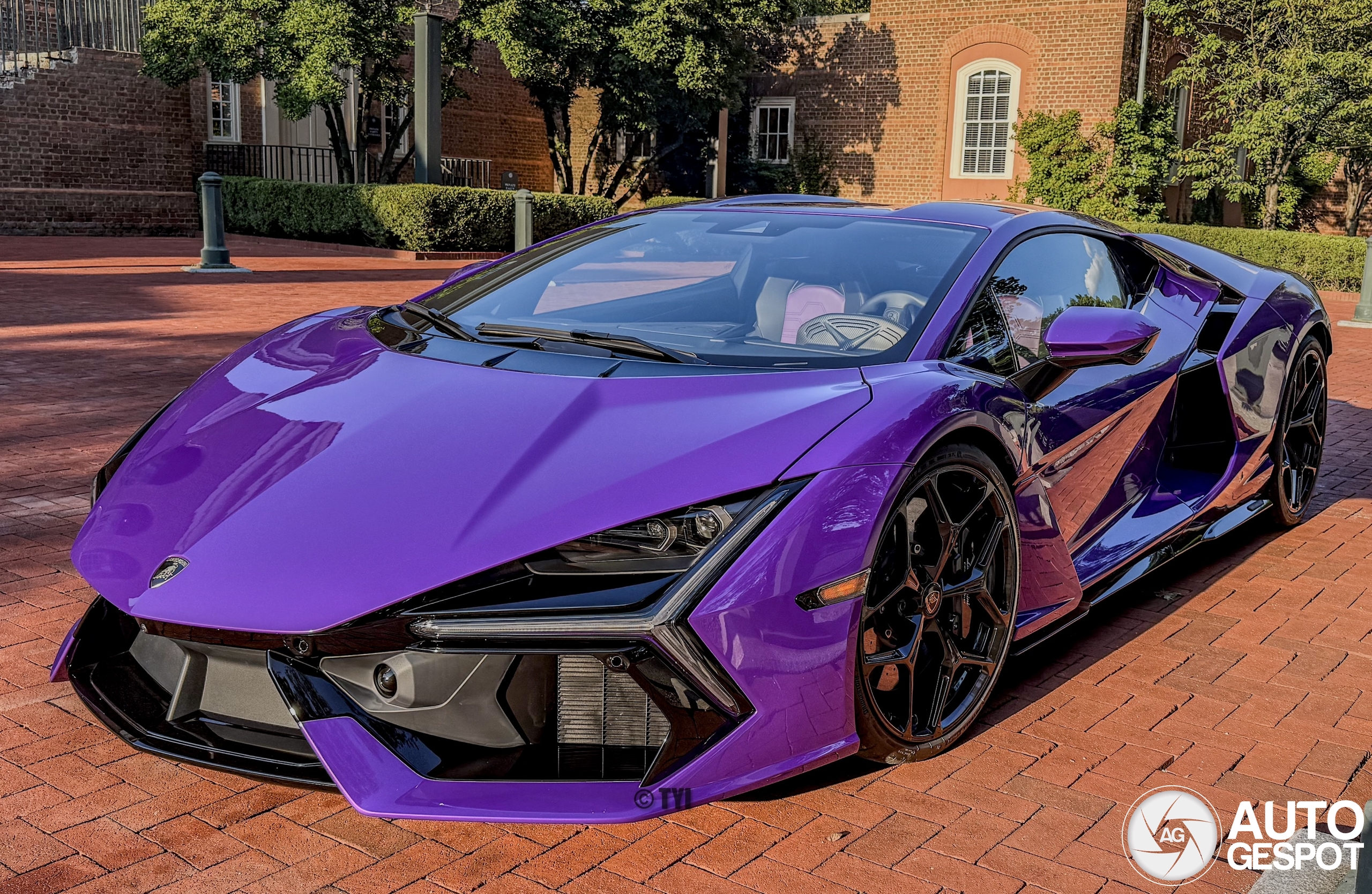 Lamborghini Revuelto