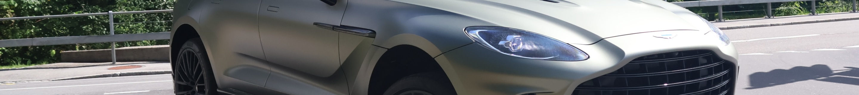 Aston Martin DBX707