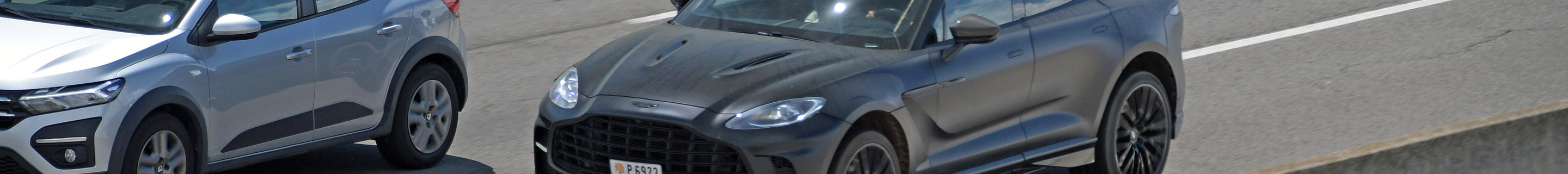 Aston Martin DBX707