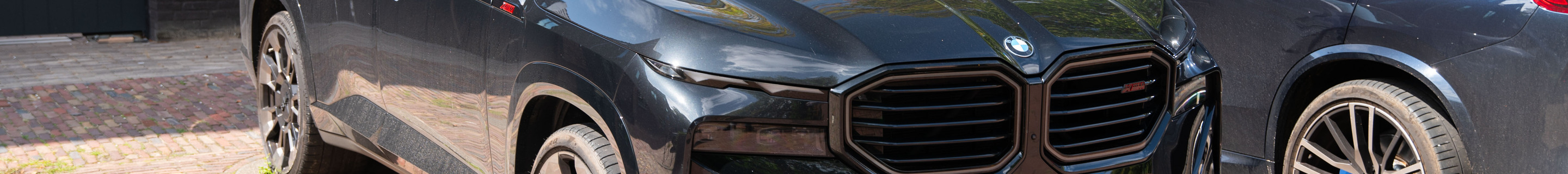 BMW XM G09 Label Red