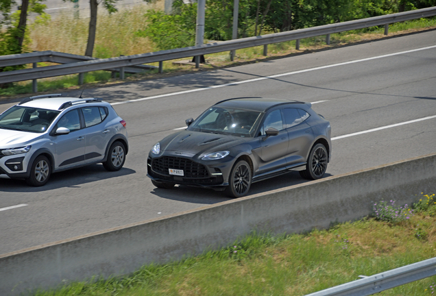 Aston Martin DBX707