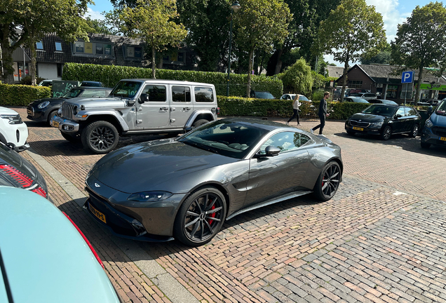 Aston Martin V8 Vantage 2018