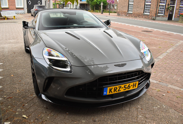 Aston Martin V8 Vantage Roadster 2025