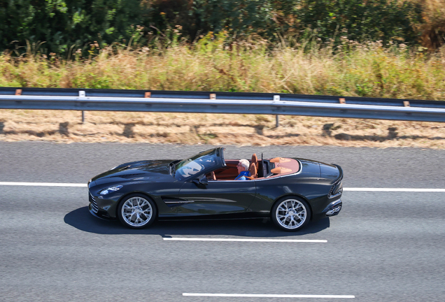 Aston Martin Vanquish Volante 2025