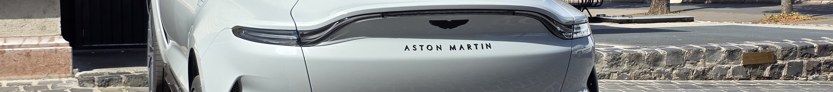 Aston Martin DBX S