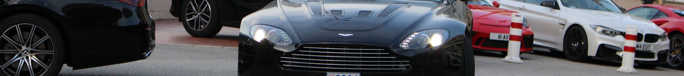 Aston Martin V12 Vantage