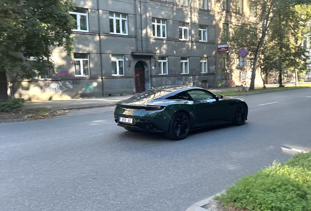 Aston Martin DB12
