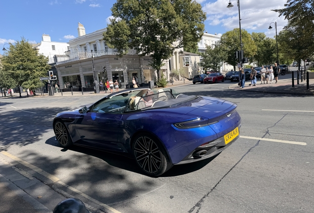 Aston Martin DB12 Volante