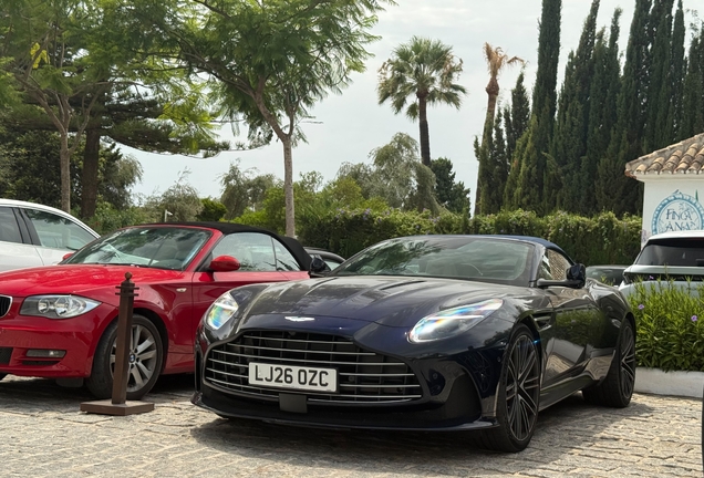 Aston Martin DB12 Volante